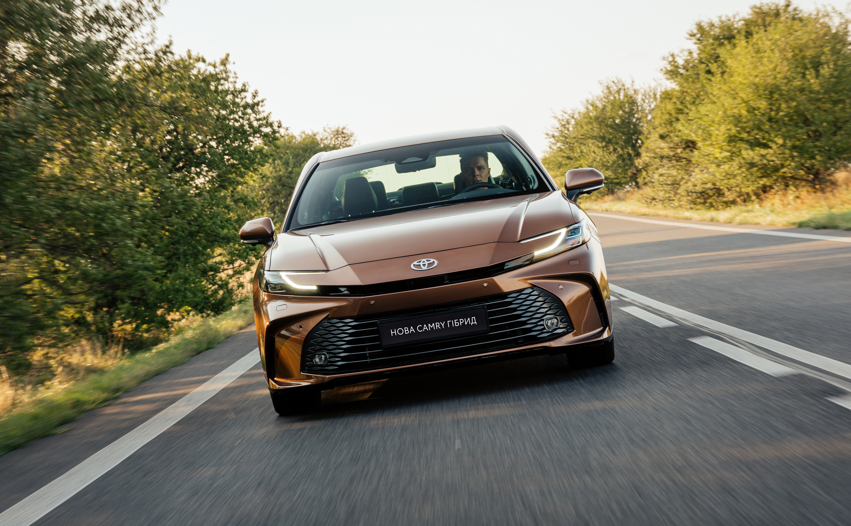 2024_new_camry_executive_bronze_dynamic_021