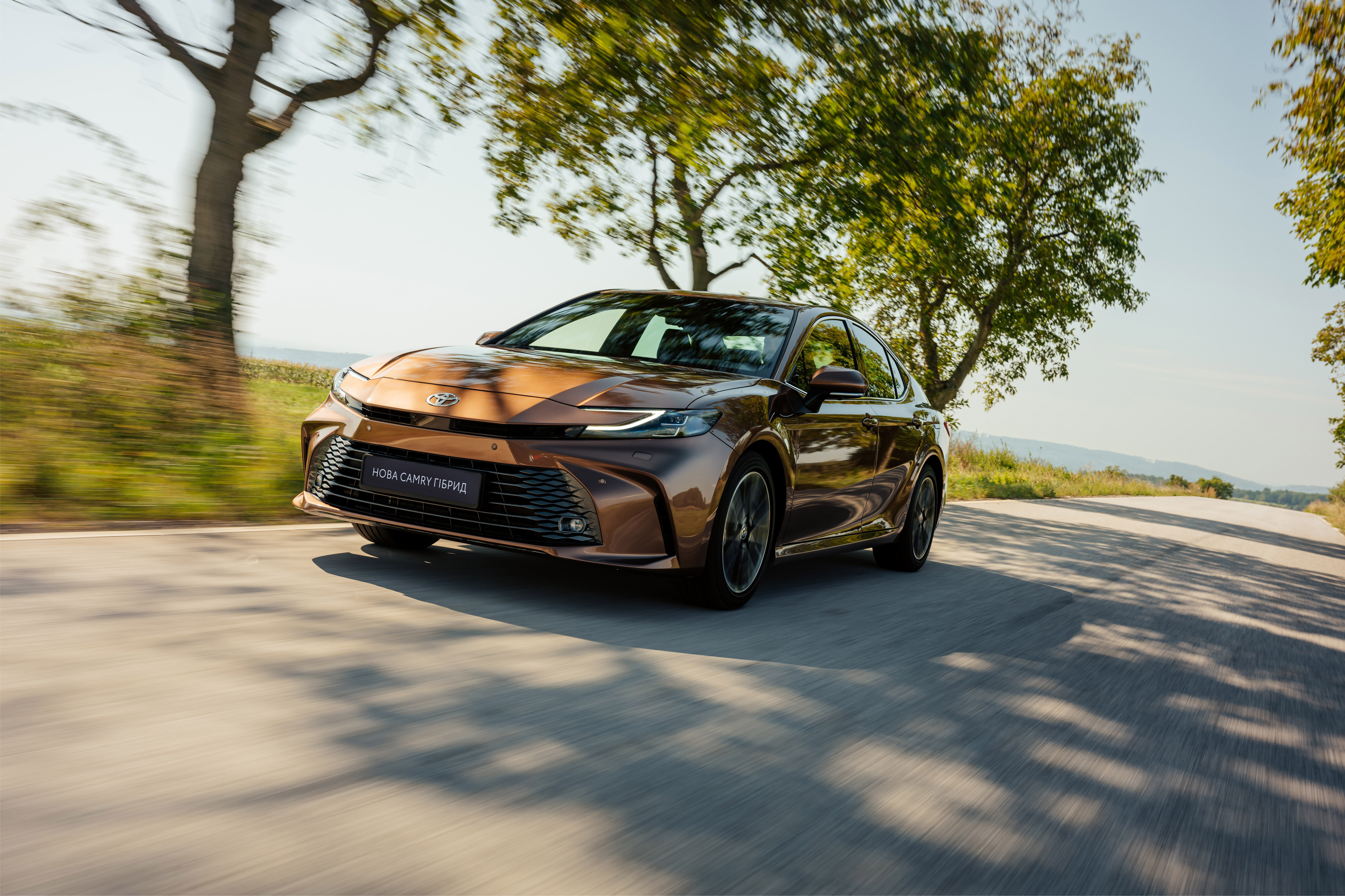 2024_new_camry_executive_bronze_dynamic_001